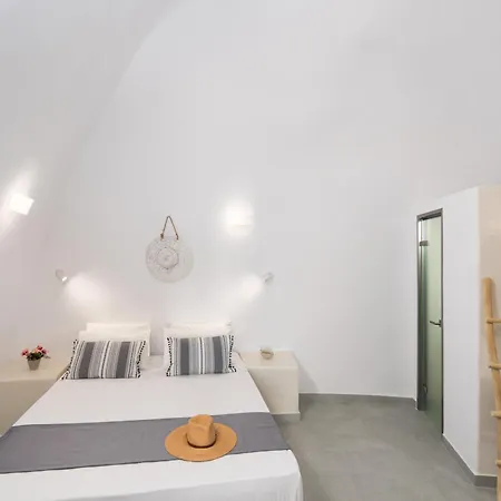 Santorita Hotel *