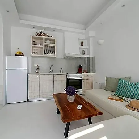 Santorita Suites فندق Akrotírion